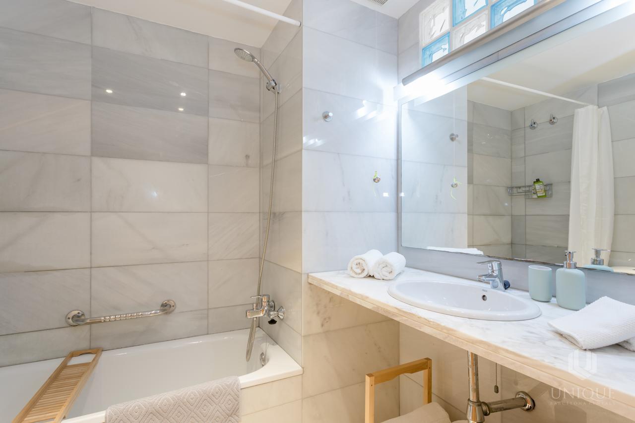 Unique Rentals - Stylish Seafront Duplex バルセロナ エクステリア 写真