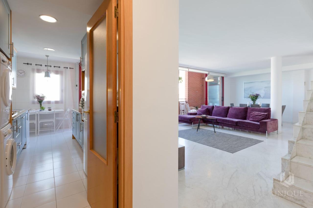 Unique Rentals - Stylish Seafront Duplex バルセロナ エクステリア 写真